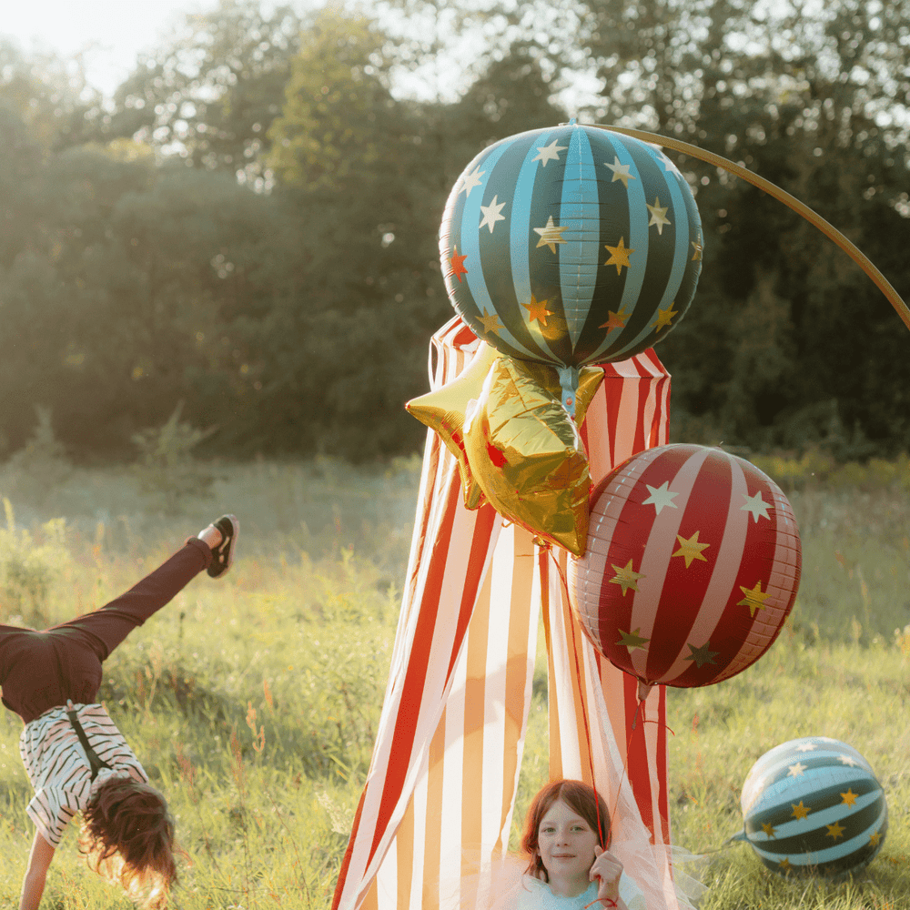 Circus Party - Red Starry Ball Foil Balloon –  75 cm Foil Balloon Red Starry Ball Foil Balloon –  75 cm