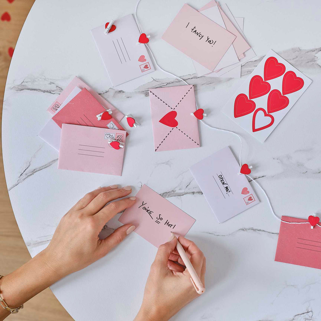 Bunting Valentines Love Note Decoration